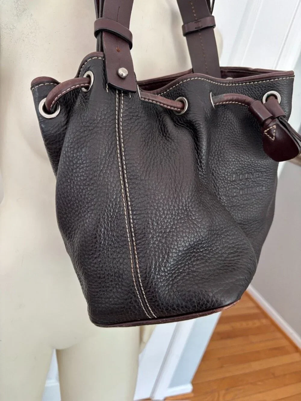 VTG DOONEY & BOURKE Drawstring Bucket Bag in Dark Brown Leather